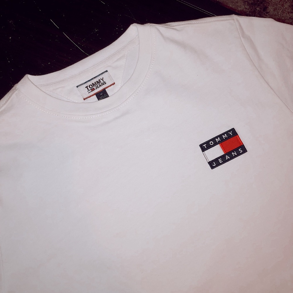 Tommy “Badge T-Shirt”